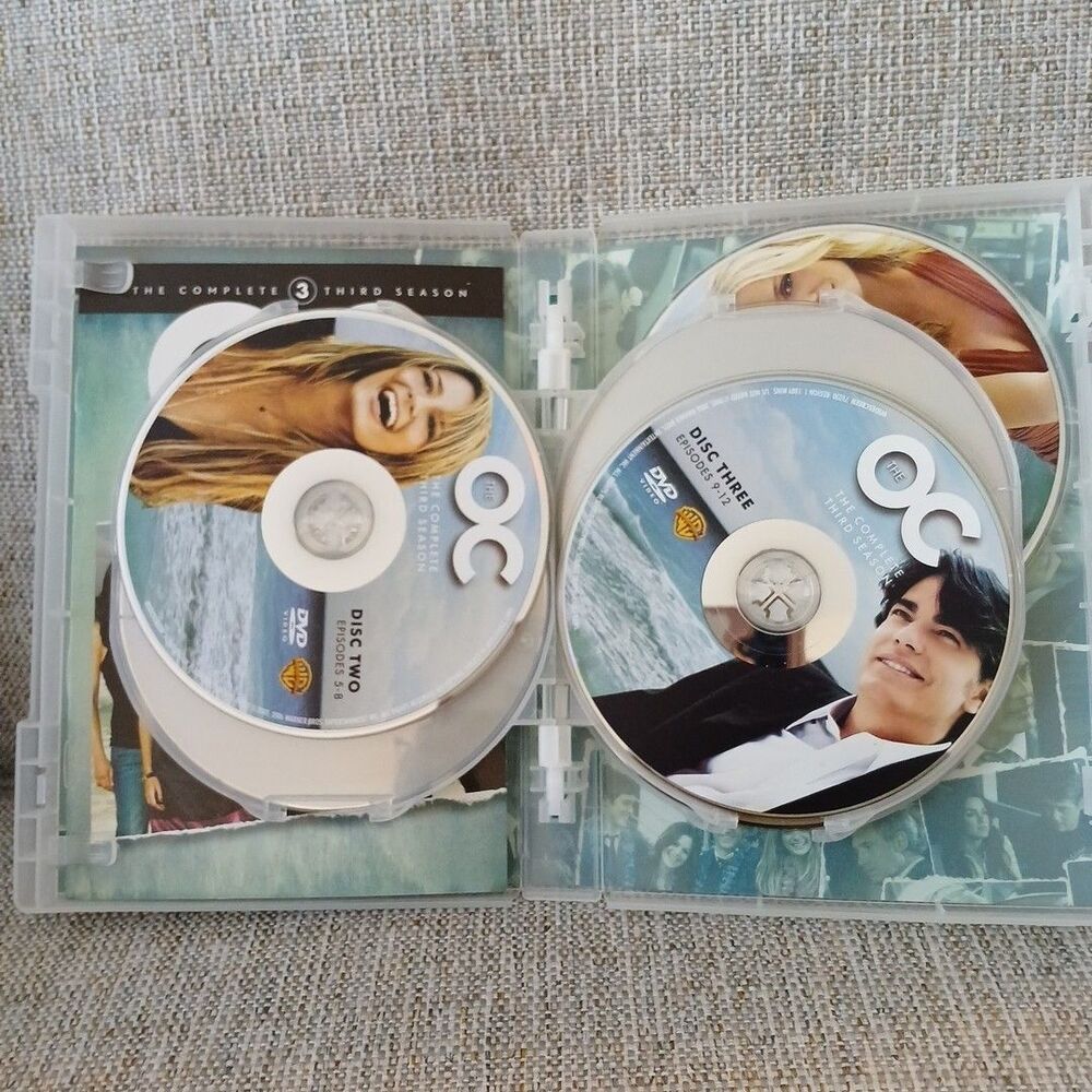 The O.C.: Complete Third Season 3 (DVD, 2006, 7-Disc Set) - Picture 3 of 6